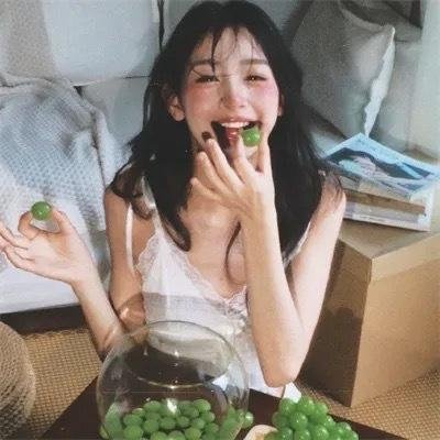 单车上的少女